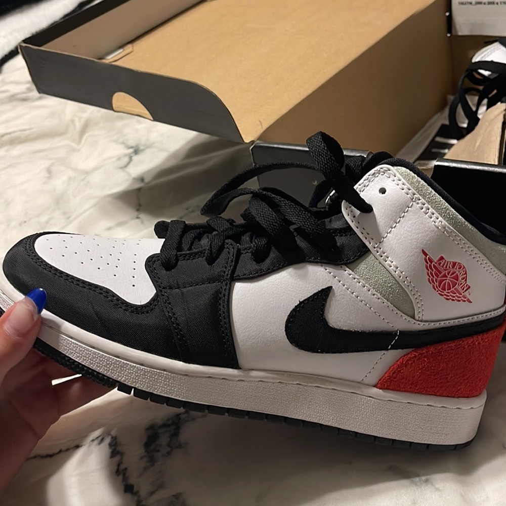 Air Jordan 1 Mid SE (GS)